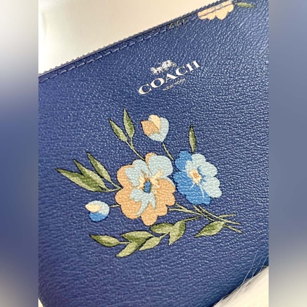 Like NEW!! RARE Blue Floral Leather Coach Wristlet